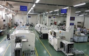 Tiến hành kiểm tra máy móc trước khi sản xuất đèn nhà xưởng