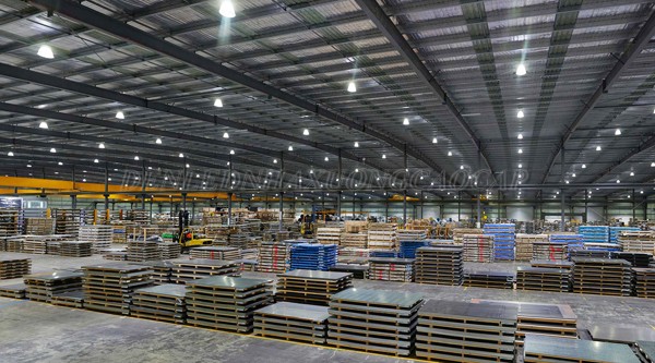 Đèn LED highbay chóa sâu chiếu sáng cho xưởng sản xuất