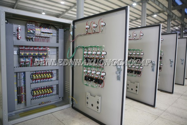 Tủ điều khiển thiết bị chiếu sáng PLC