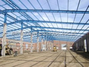 Mẫu nhà xưởng đơn giản cột bê tông khung thép trong quá trình xây dựng